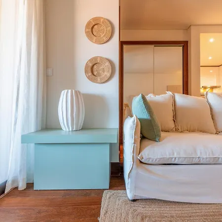 Lägenhet Guestready - Sunny Comfort With A Balcony And Pool