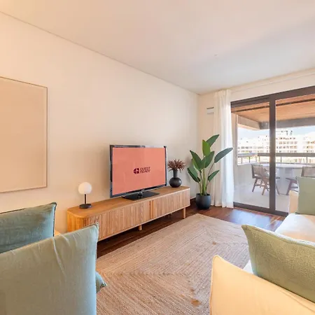 Lägenhet Guestready - Sunny Comfort With A Balcony And Pool Cascais