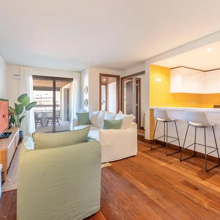 Guestready - Sunny Comfort With A Balcony And Pool Lägenhet *